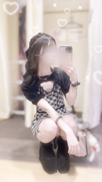 🇯🇵 番號：2524 資訊：155.D.42.19歲嬌小有料，喜愛撒嬌！可玩69、舌吻